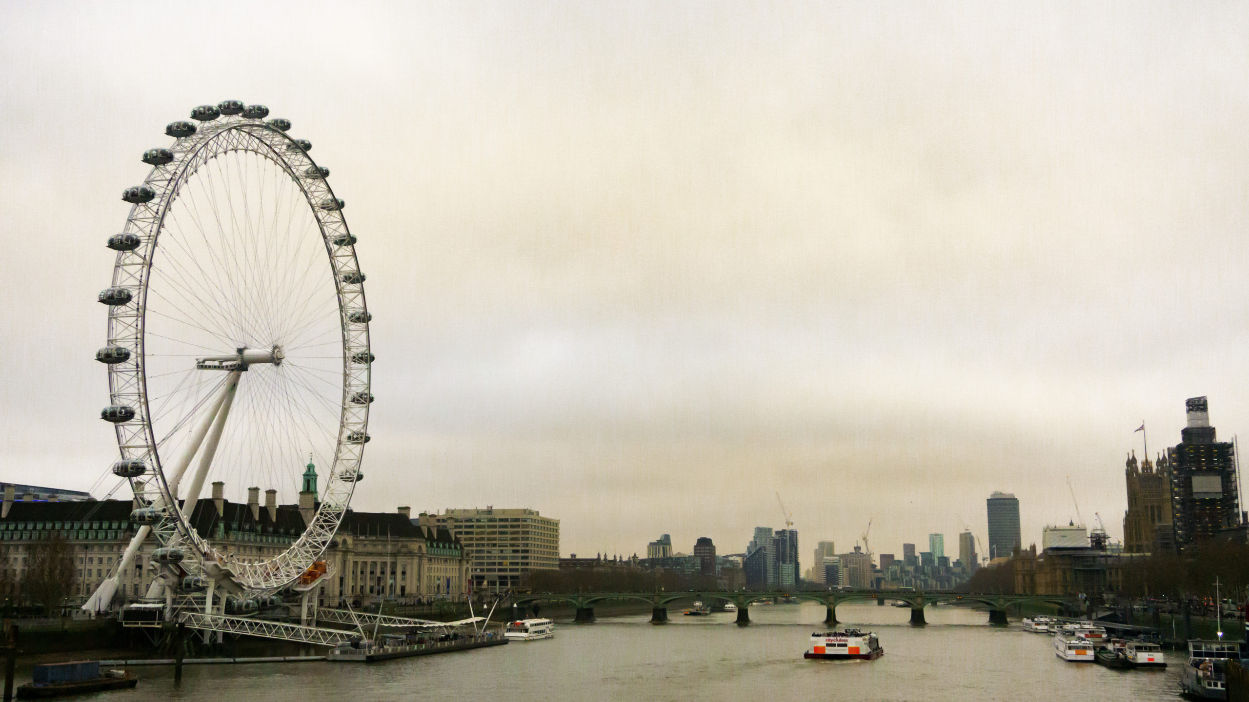 Photography - A great view of the London Eye and the Thames in London, United Kingdom